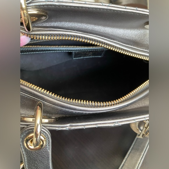 CHRISTIAN DIOR
Metallic Calfskin Cannage Medium Lady Dior
Gunmetal Grey - Picture 12 of 16